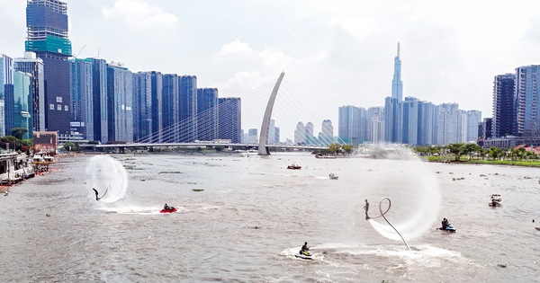 Should increase musical performances on Saigon River