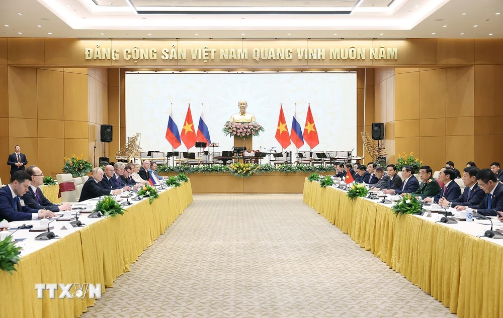 El primer ministro Pham Minh Chinh se reunió con el presidente de la Federación de Rusia, Vladimir Putin. Foto: Duong Giang/VNA