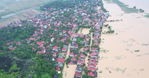 ฝนตกหนักพร้อมระบายน้ำจากเขื่อนผลิตไฟฟ้าพลังน้ำ 174 หลังคาเรือนในตำบลทัญฮว้าจมน้ำ