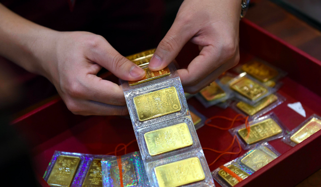 Gold prices may reach new highs as USD, bond yields decline