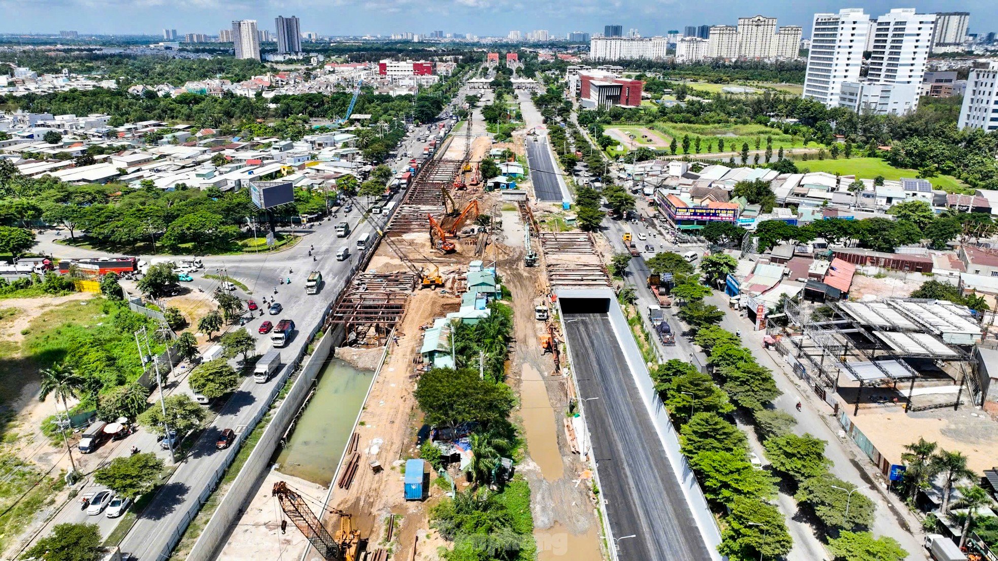 Revealing the underpass at the southern gateway intersection of Ho Chi Minh City, photo 1