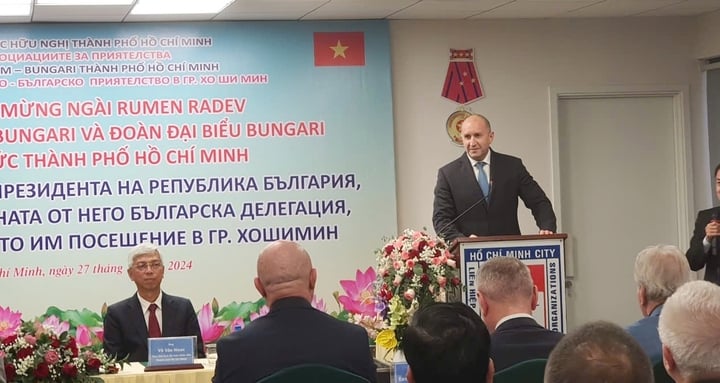 El presidente búlgaro, Rumen Radev, habla en una reunión con la Asociación de Amistad Vietnam-Bulgaria en la ciudad de Ho Chi Minh. (Foto: Thuy Vu)