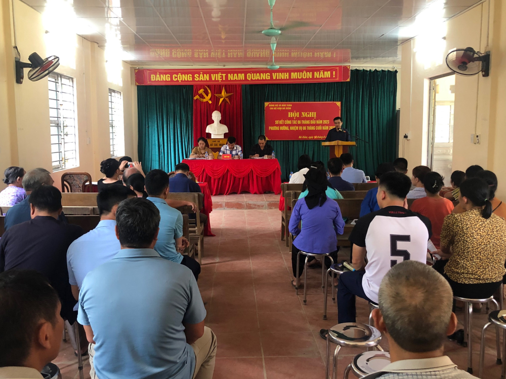 Reunión de una célula del partido en la aldea de Na Xiem, comuna de Bao Toan (Bao Lac).