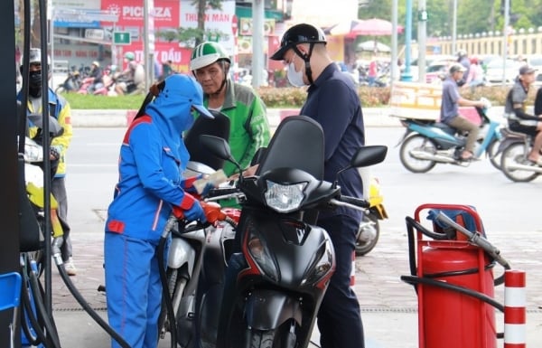 Los precios de la gasolina caen por segundo día consecutivo