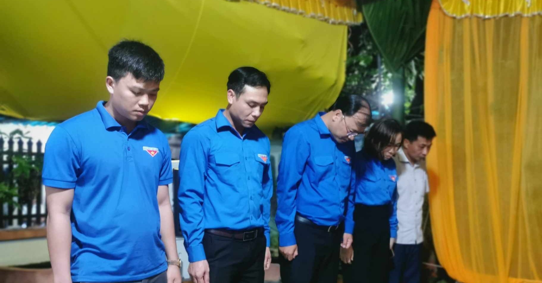 Remise à titre posthume de l'insigne de la Jeunesse courageuse au lieutenant de police décédé à Thai Binh