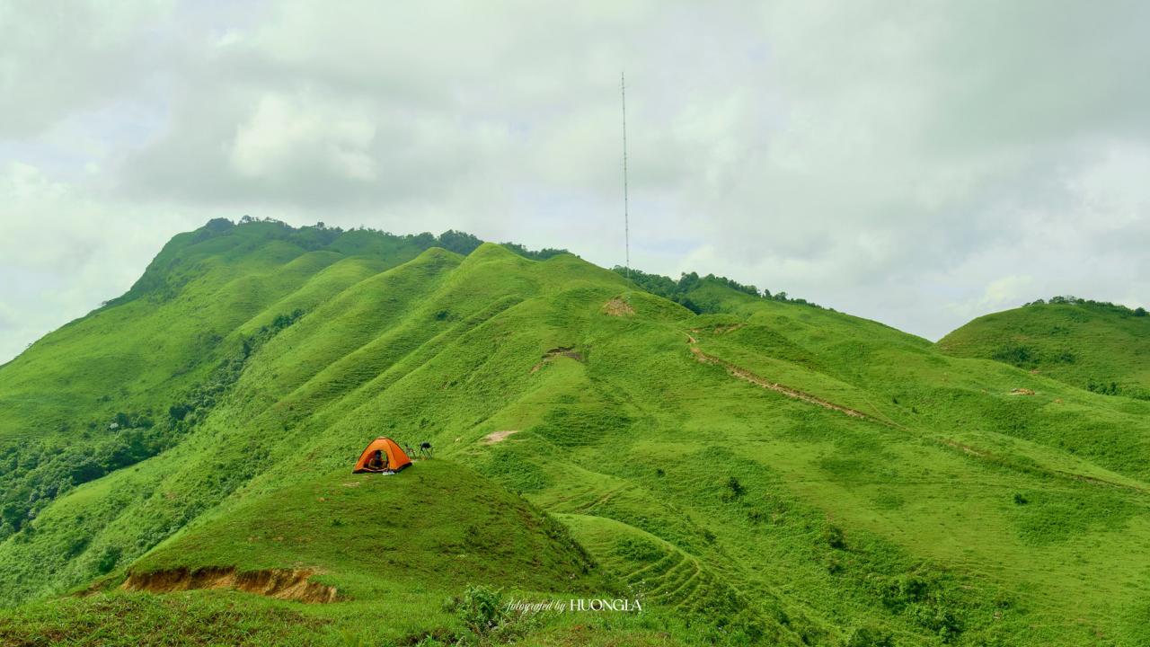 'Đà Lạt thu nhỏ' cách Hà Nội 100km, khách tới săn mây, cắm trại giữa rừng