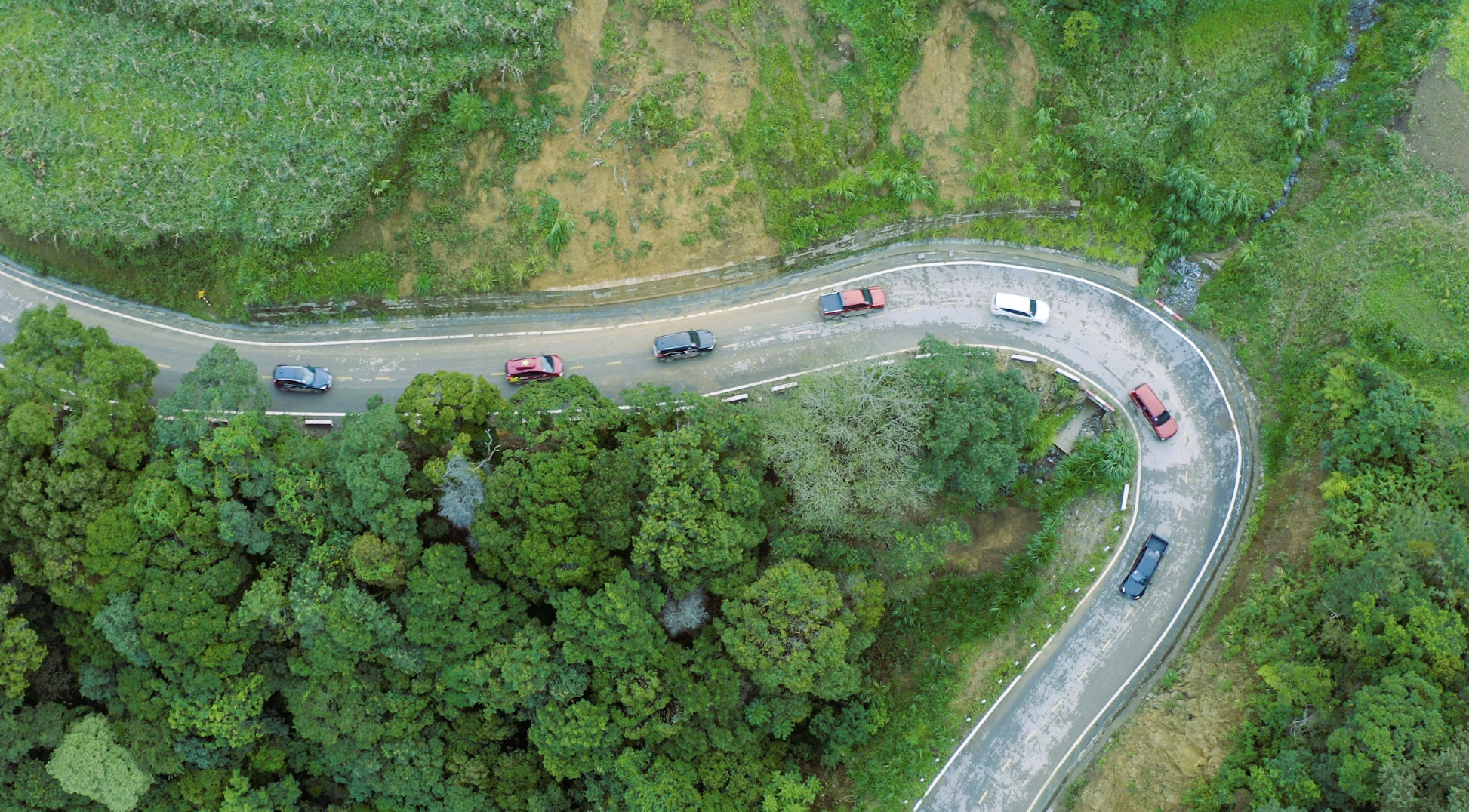 Motul spreads the "Connecting Agent" to the community in the journey to conquer the northernmost peak - Lung Cu, Ha Giang