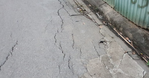 Road subsidence due to construction of shopping mall