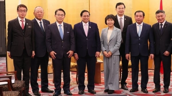 Premierminister Pham Minh Chinh empfängt Gouverneure von 5 großen Provinzen Japans