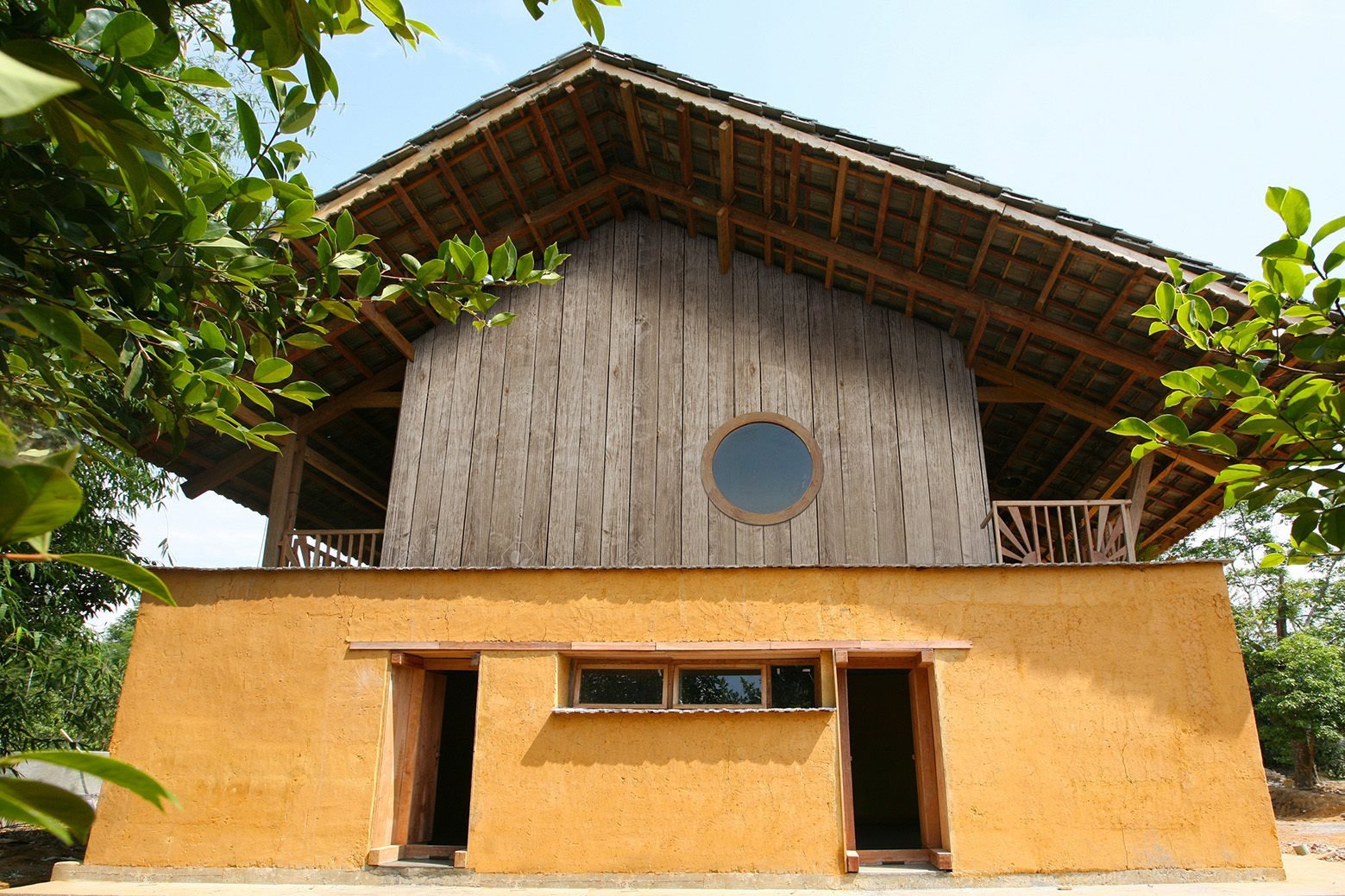 nha-cong-dong-nam-dam-quan-ba-ha-giang-duoc-kts-hoang-thuc-hao-tiep-bien-tu-nha-trinh-tuong-cua-nguoi-mong(2).jpg