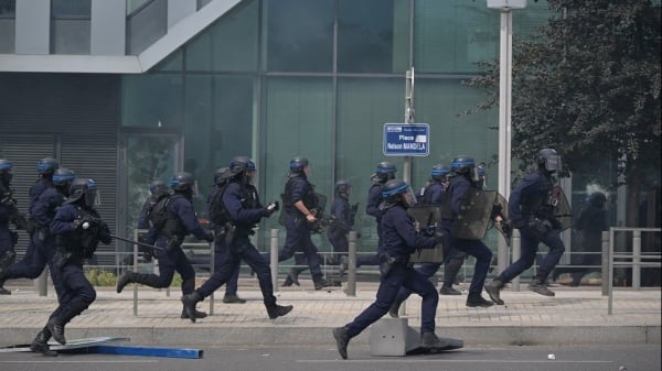 Frankreich ist "heiß" wegen eskalierender Unruhen, Plünderungen am helllichten Tag, 270 Personen wurden festgenommen