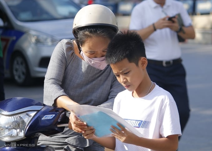 Candidates taking the entrance exam for grade 6 of Hanoi - Amsterdam High School for the Gifted in 2020. Photo: Thanh Hang