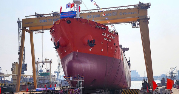 Launching of 13,000-ton chemical tanker for export to Korea