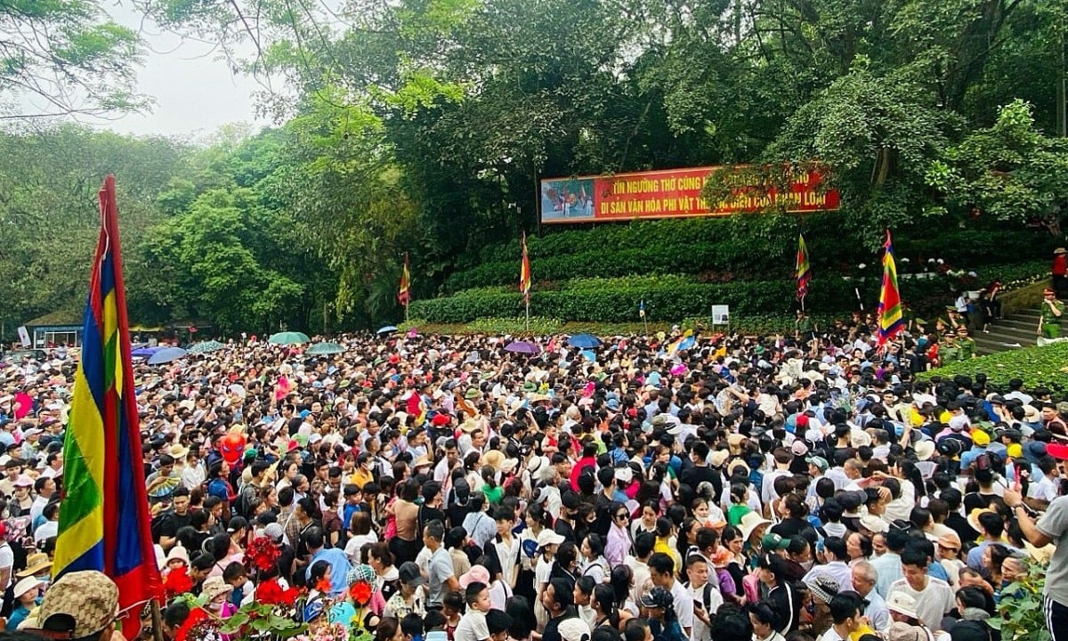 500,000 visitors will flock to Hung Temple on the anniversary of the ancestors, Viet Tri is fully booked