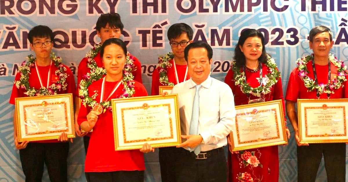 Quang Ninh lidera en premios a estudiantes con excelentes premios de 700 millones de dongs