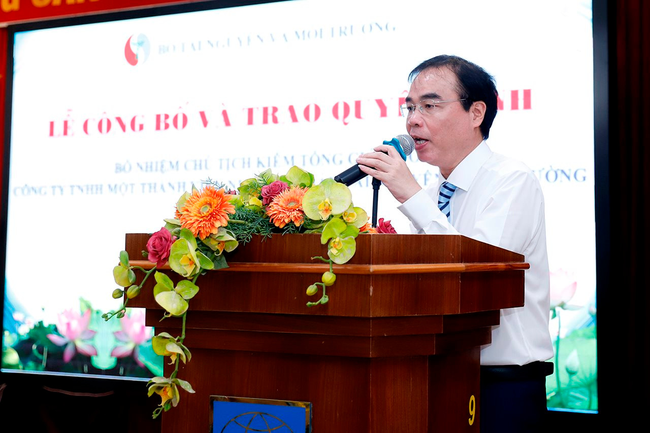 small_20240415-bo-truong-trao-qd-nxb-9.jpg