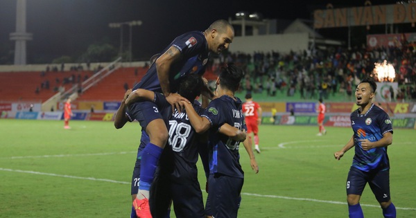 Le Binh Dinh Club a remporté une large victoire contre The Cong Viettel, gâchant la première journée de l'entraîneur Thomas Dooley