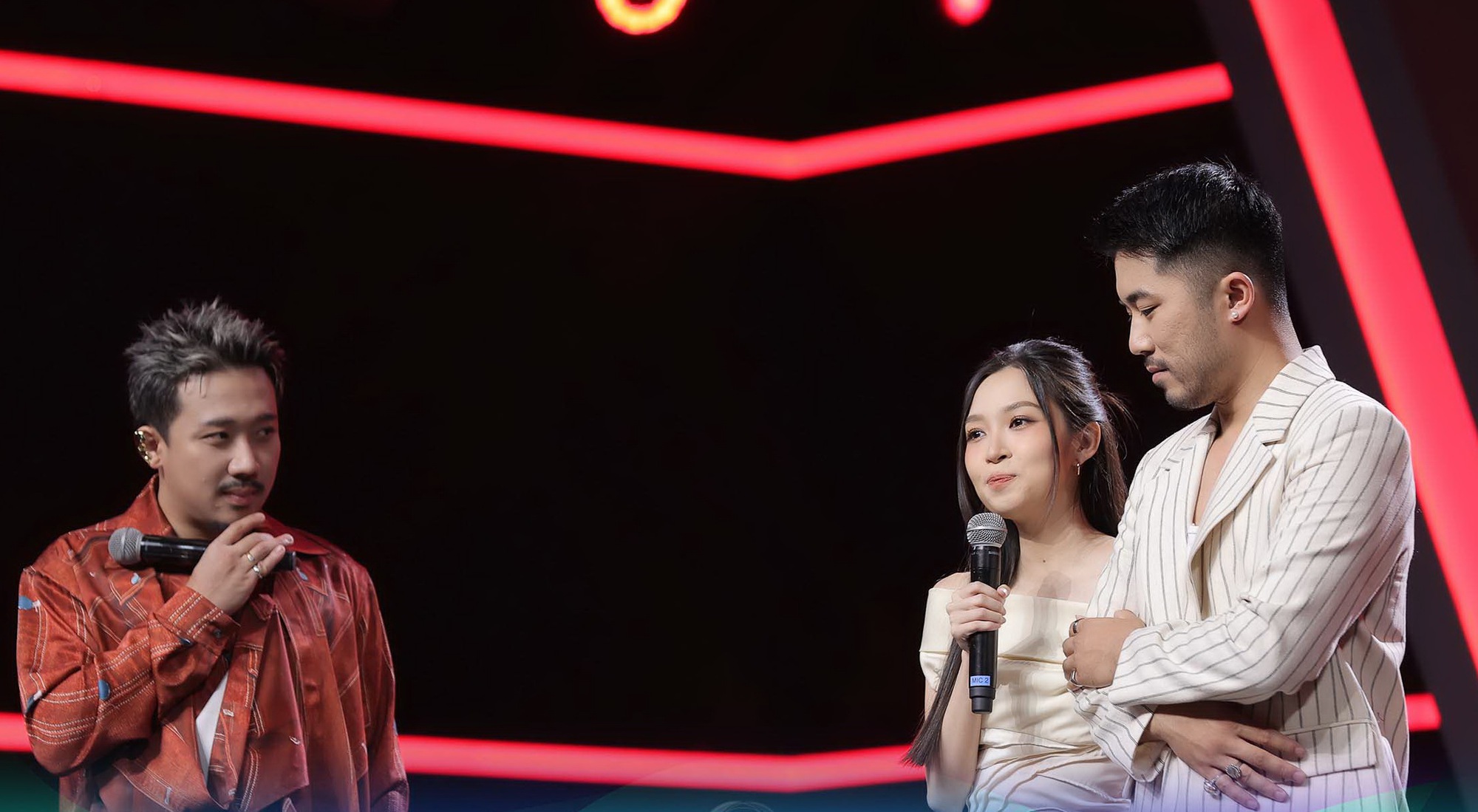 Con của 'vua làng hài đất Bắc' Xuân Hinh xuất hiện tại 'Người ấy là ai?' - Ảnh 4.
