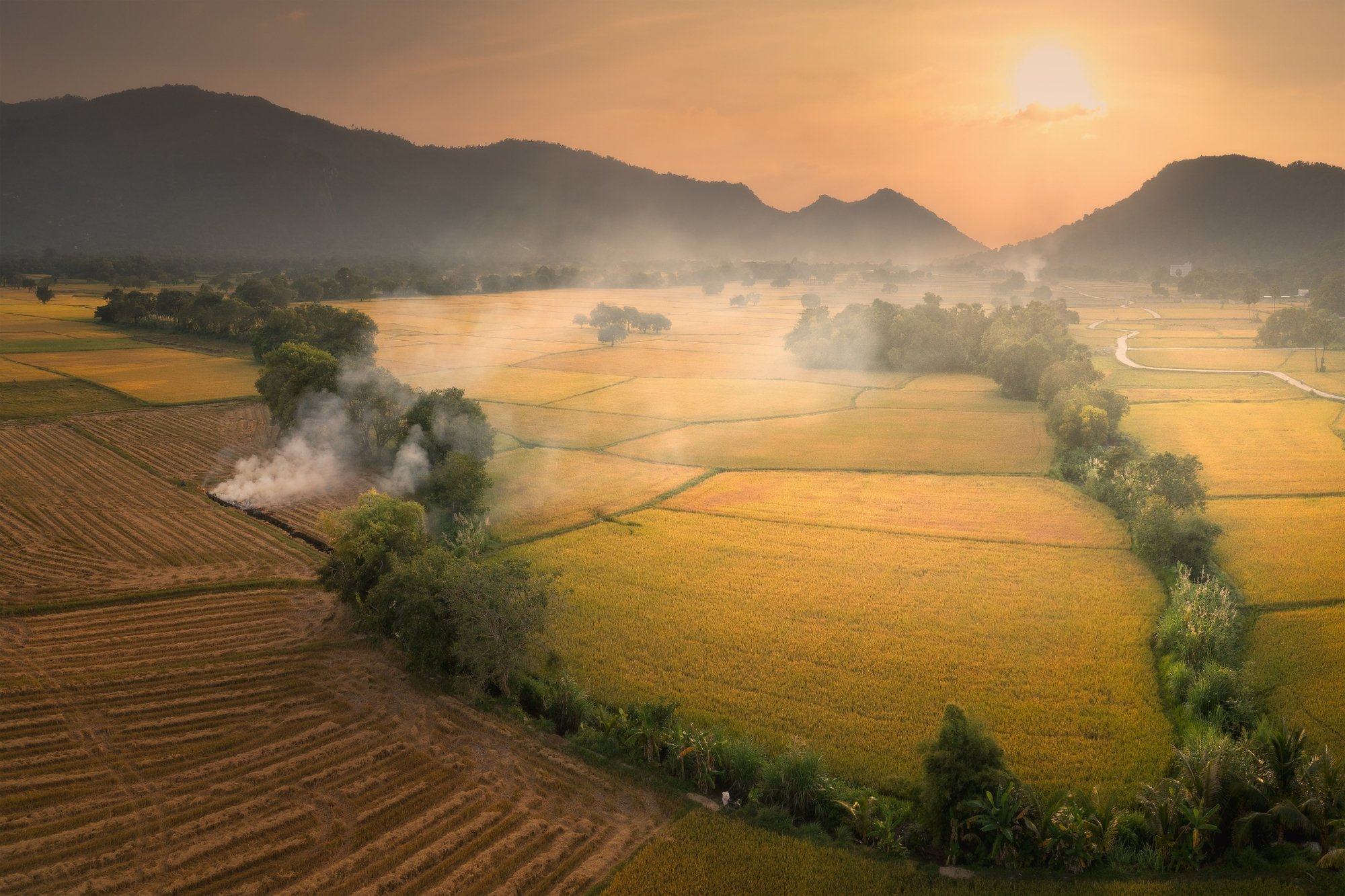 Sắc màu Tà Pạ- Ảnh 1.