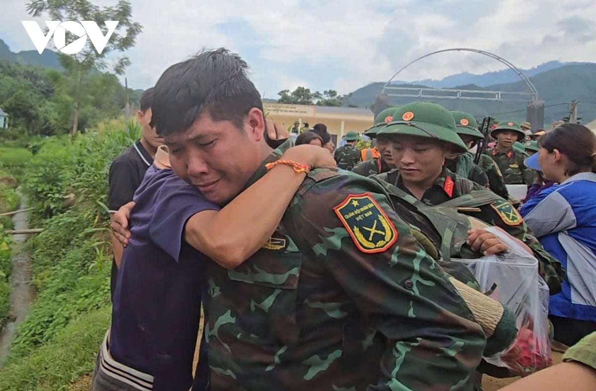 ទាហាន​លា​អ្នក​ភូមិ Lang Nu