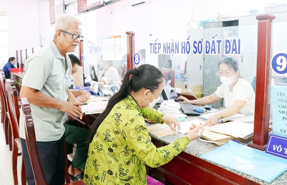 Learning and following Uncle Ho contributes to the successful implementation of political tasks.