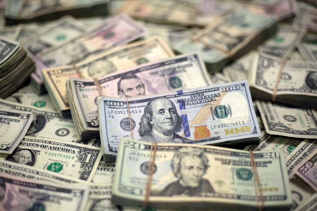 Dollar fällt, nachdem Powell grünes Licht für Lockerung im September gibt