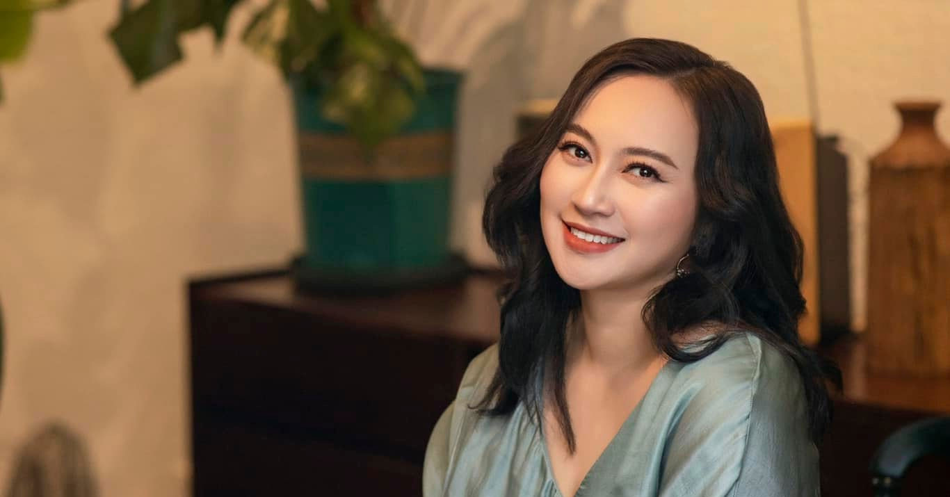 La chanteuse Khanh Linh chante la musique de Phu Quang sans se tordre ni souffrir