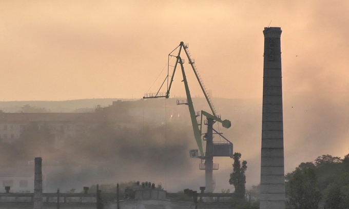 Smoke rises from a shipyard hit by a Ukrainian missile in Sevastopol, Crimea, on September 13. Photo: Reuters