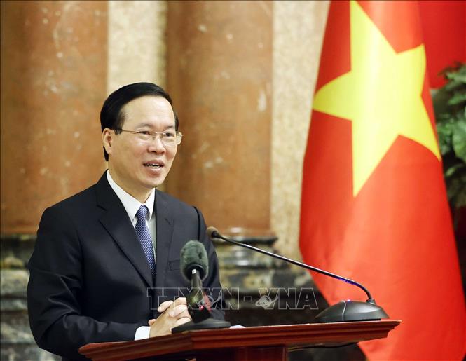 大統領は100歳以上の国民1,632人に祝賀カードを送った（写真1）。
