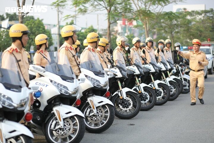 La Policía de Tráfico de la ciudad de Ho Chi Minh lanzó una campaña pico para el Año Nuevo Lunar 2024.