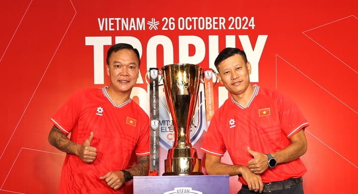 Duong Hong Son (left) can never forget the journey to win the 2008 AFF Cup.