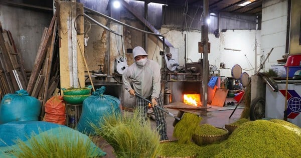 Le jeune riz Me Tri est en feu, animé par le rythme du pilage du jeune riz pour la nouvelle récolte