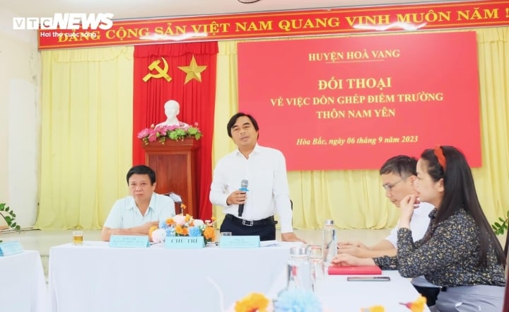 M. To Van Hung, secrétaire du district de Hoa Vang, a partagé ses points de vue lors du dialogue.