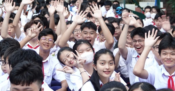 Le premier jour d’école, les élèves sont impatients de faire connaissance avec leur nouvelle école et leurs nouveaux amis.