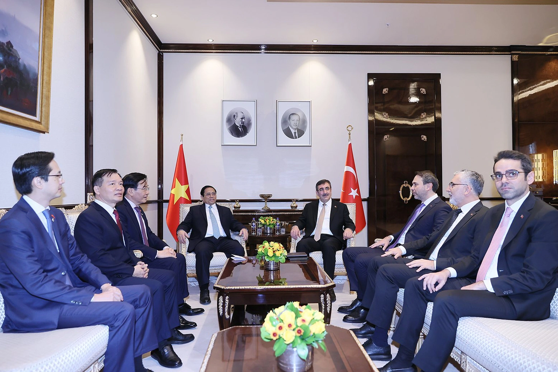 Cérémonie officielle d'accueil du Premier ministre Pham Minh Chinh au Palais présidentiel turc