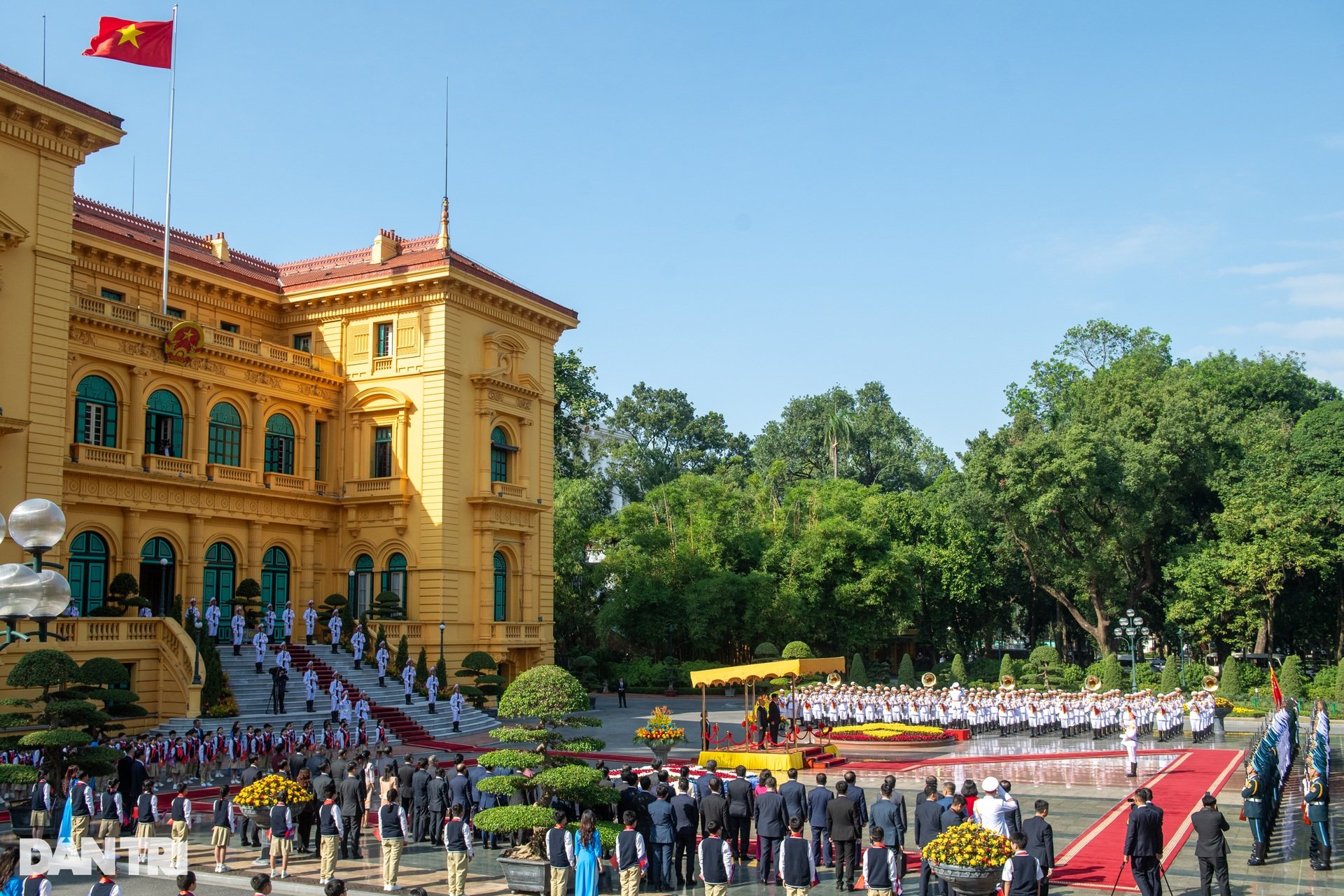 Toàn cảnh lễ đón Quốc vương Campuchia thăm Việt Nam - 1