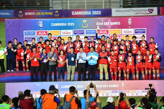 베트남 여자 축구팀은 뉴질랜드에서 열리는 다가오는 대회에 큰 자신감을 가지고 임하고 있습니다. 사진: DUNG PHUONG