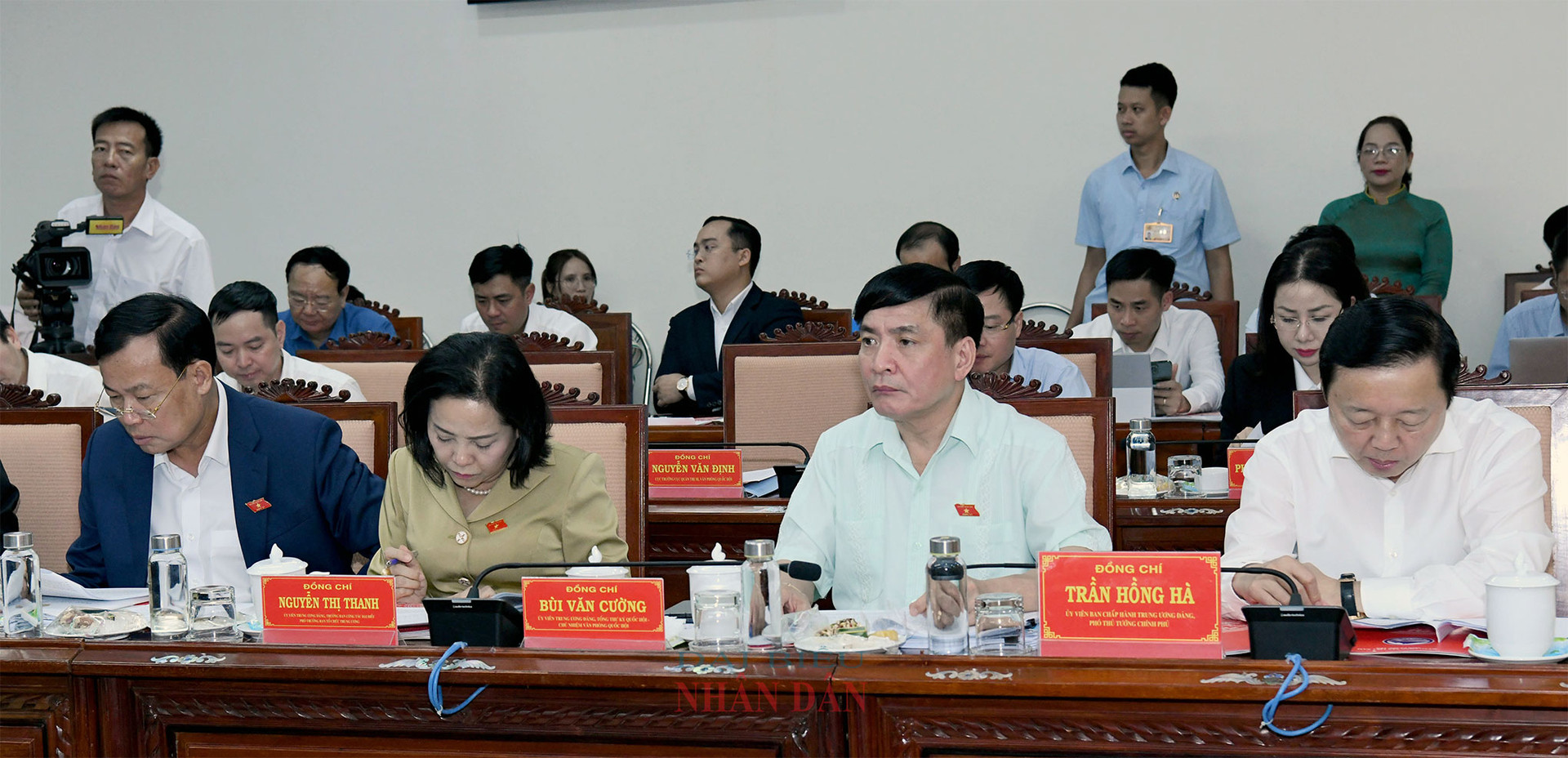 Le président de l'Assemblée nationale, Vuong Dinh Hue, travaille avec le Comité permanent du Comité provincial du Parti de Phu Yen -0