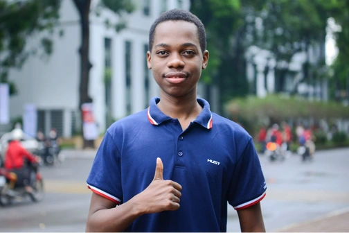 African male student at Polytechnic University causes a stir with his role as "Peach, Pho and Piano"