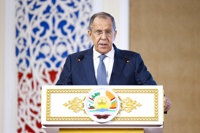 Ngoại trưởng Nga Sergey Lavrvo phát biểu khi thăm một đại học ở thủ đô Dushanbe của Tajikistan ngày 6/6/. Ảnh: AFP