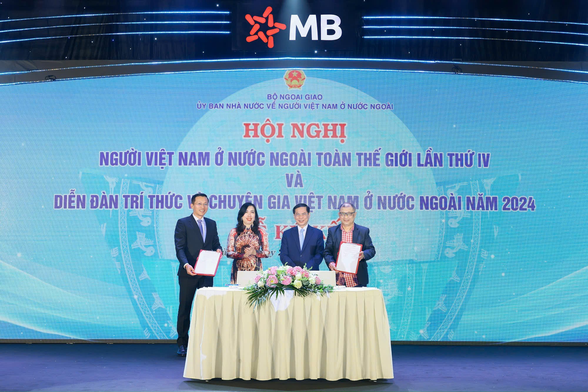 Unterzeichnungszeremonie eines Memorandums of Understanding zwischen der Association of Overseas Vietnamese Entrepreneurs und der Military Commercial Joint Stock Bank