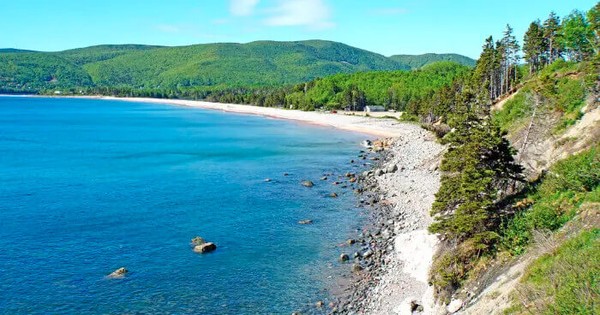 Quel pays possède le littoral le plus long du monde ?