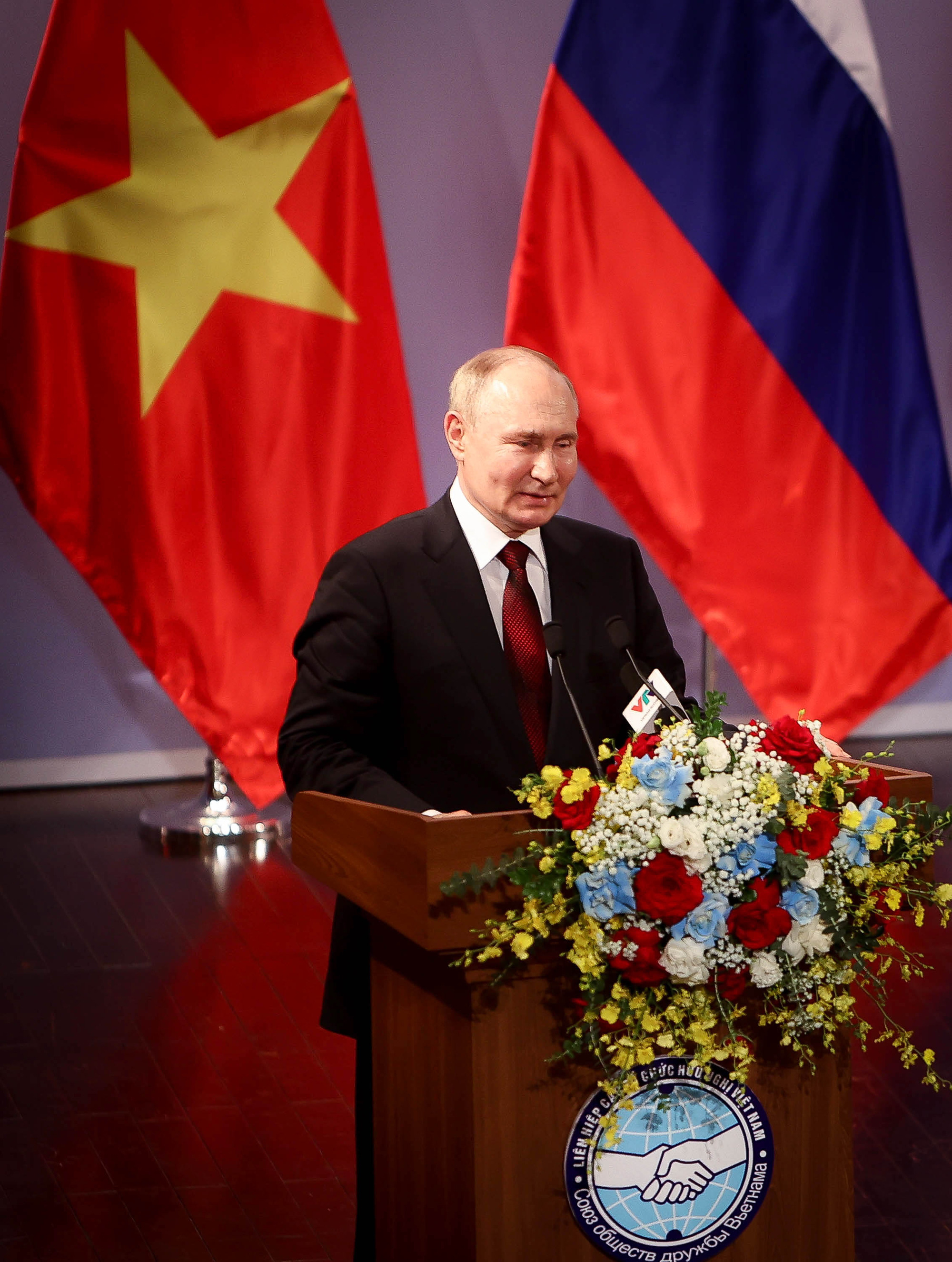 Tổng thống Putin tại cuộc gặp gỡ Hội hữu nghị và các thế hệ cựu sinh viên Việt Nam từng học tại Nga - Ảnh: NGUYỄN KHÁNH