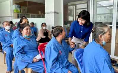 Die Kido Group sponsert kostenlose Augenoperationen für die Armen in der Provinz An Giang. | Frauen