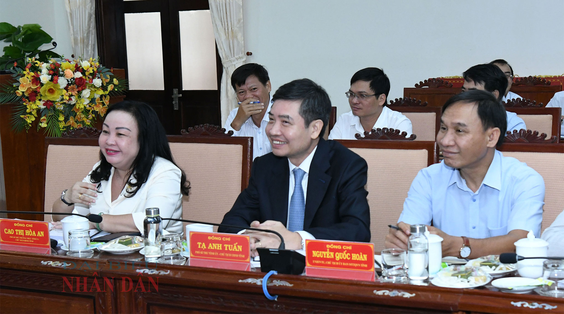 Le président de l'Assemblée nationale, Vuong Dinh Hue, travaille avec le Comité permanent du Comité provincial du Parti de Phu Yen -0