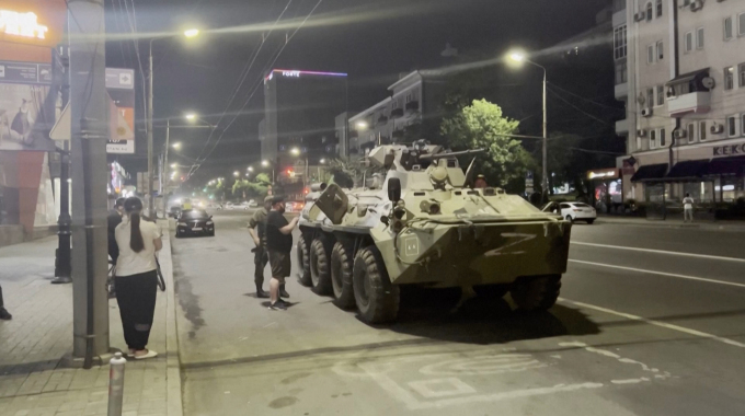 Armored vehicles on the streets of Rostov in the early morning of June 24. Photo: Reuters