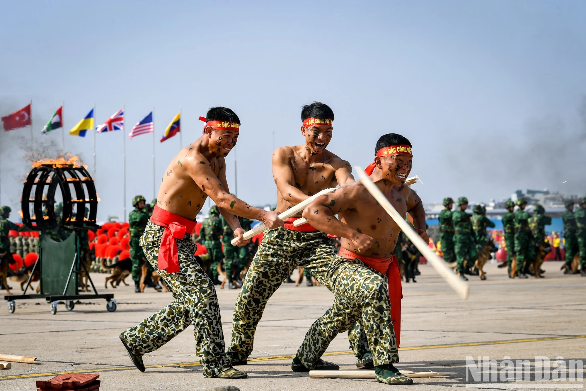 [Ảnh] Mãn nhãn màn biểu diễn tinh nhuệ của các chiến sĩ Quân đội nhân dân Việt Nam ảnh 9