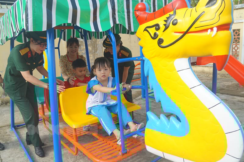 Khánh thành khu vui chơi thiếu nhi.