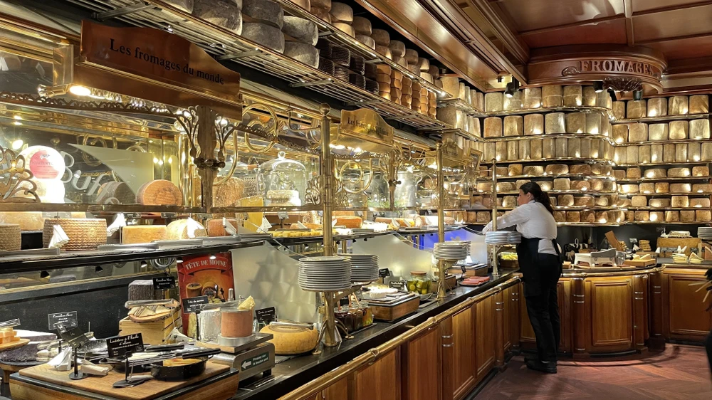 ttxvn-les-grands-buffets-2-3523.jpeg