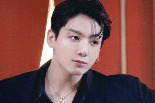 Jungkook de BTS hace historia con 7 mil millones de reproducciones